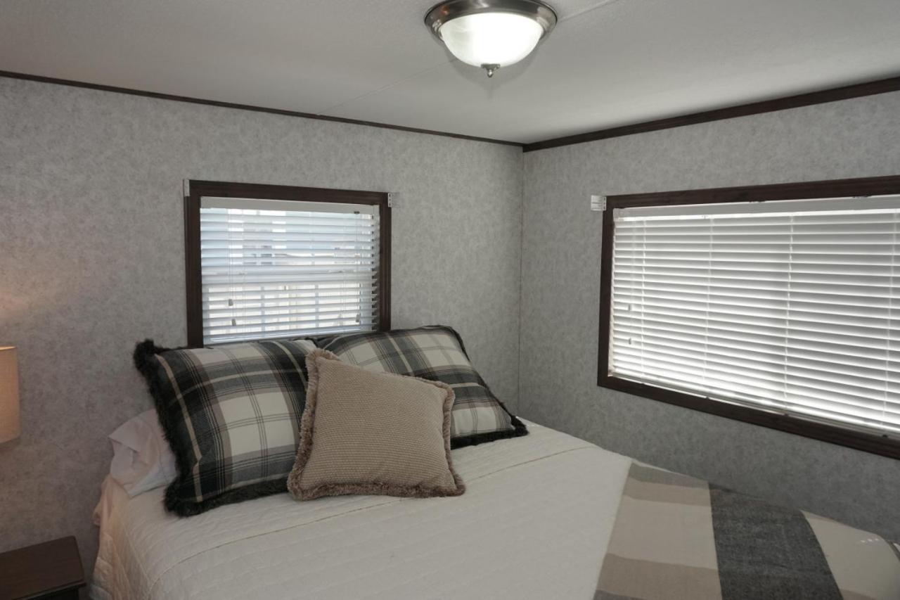 Venture Out 447 Marlin Dr Comes With Golf Cart