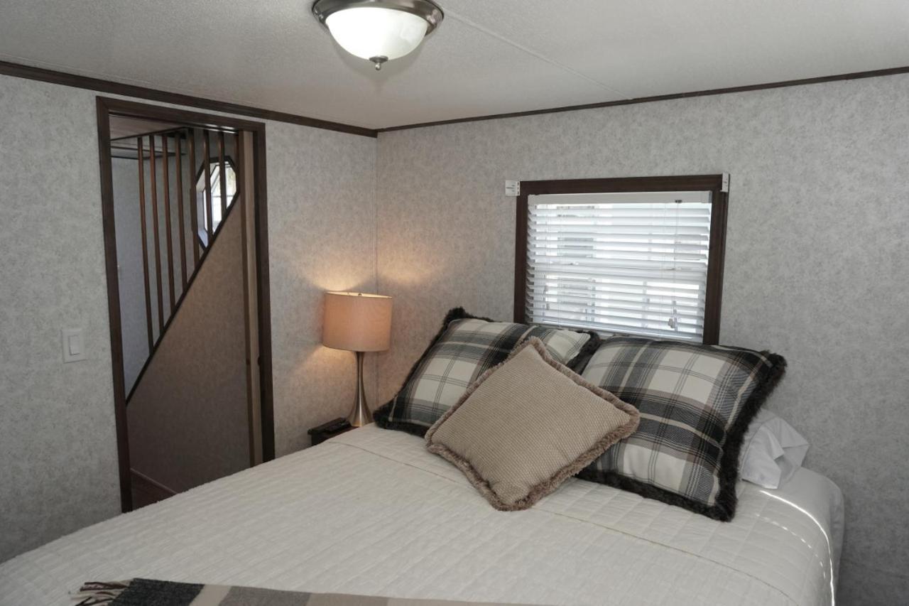 Venture Out 447 Marlin Dr Comes With Golf Cart *